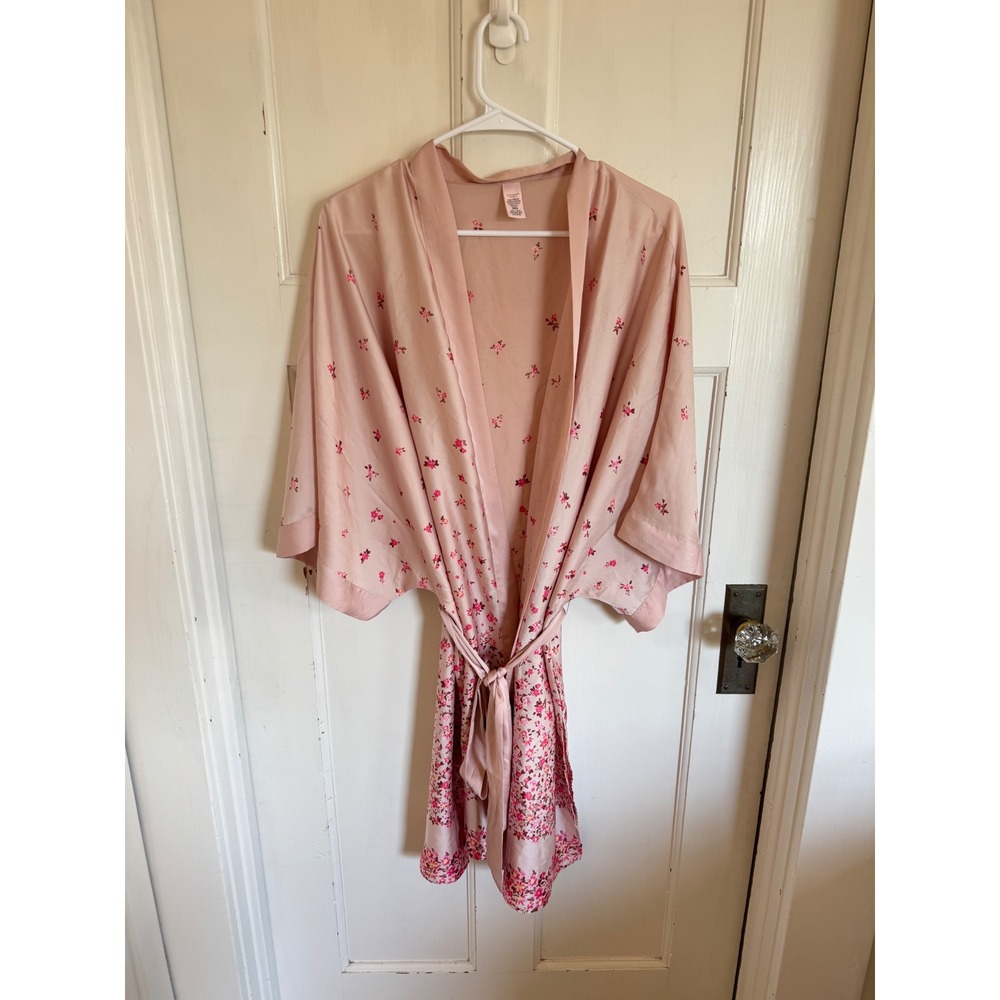 Victoria's Secret pink floral‎ robe size medium/large